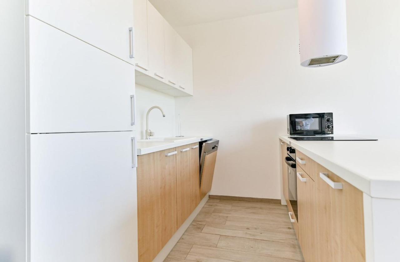 Apartment Flori With Sea View Малинська Екстер'єр фото