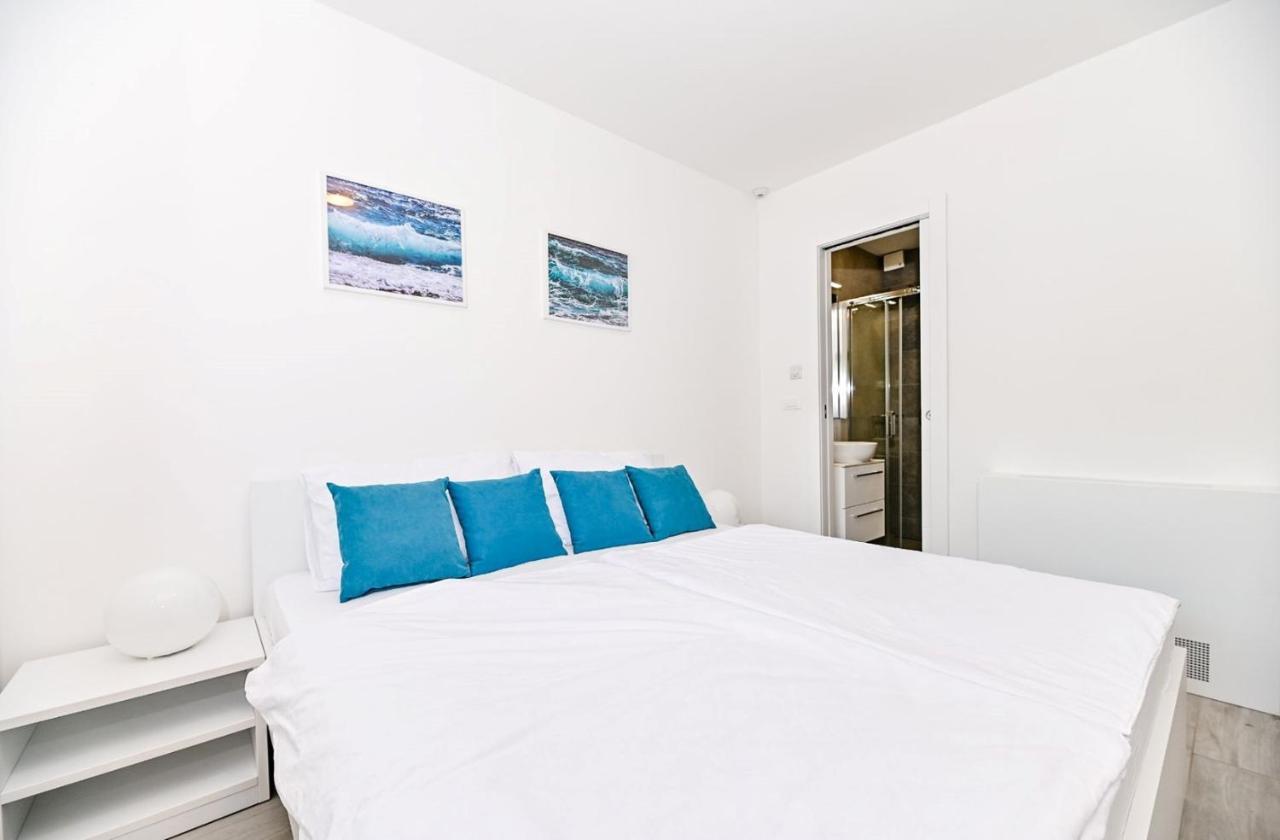 Apartment Flori With Sea View Малинська Екстер'єр фото